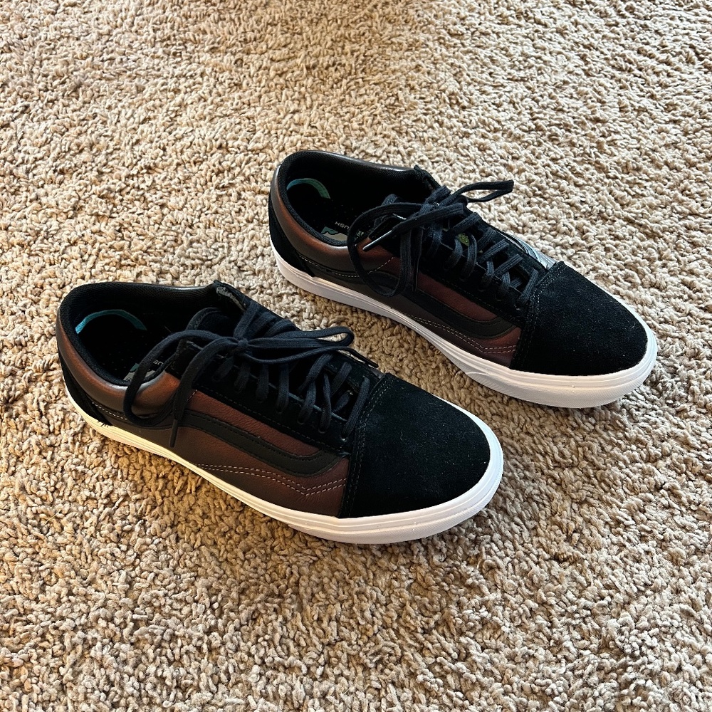Vans Comfycush Old Skool Skate Shoes, Mens 7/Wms 8.5, Mystic Metallic Purple
